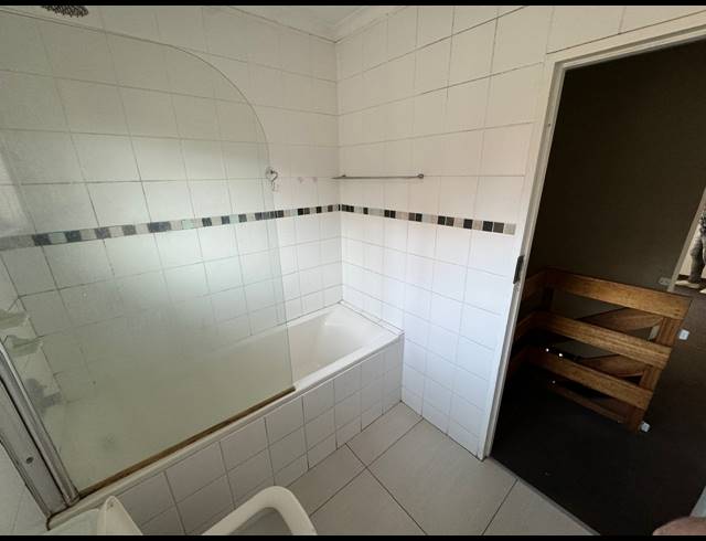 3 BEDROOM APARTMENT FOR SALE IN ESSENWOOD
